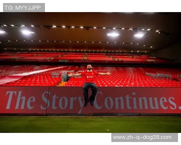 足球场上的爱恋与激情 球星情侣的甜蜜瞬间与精彩故事